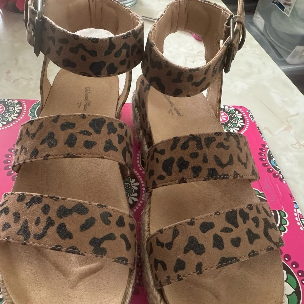 GUC Universal Thread Goods Co. Platform Sandals in Animal Print! - Picture 3 of 6